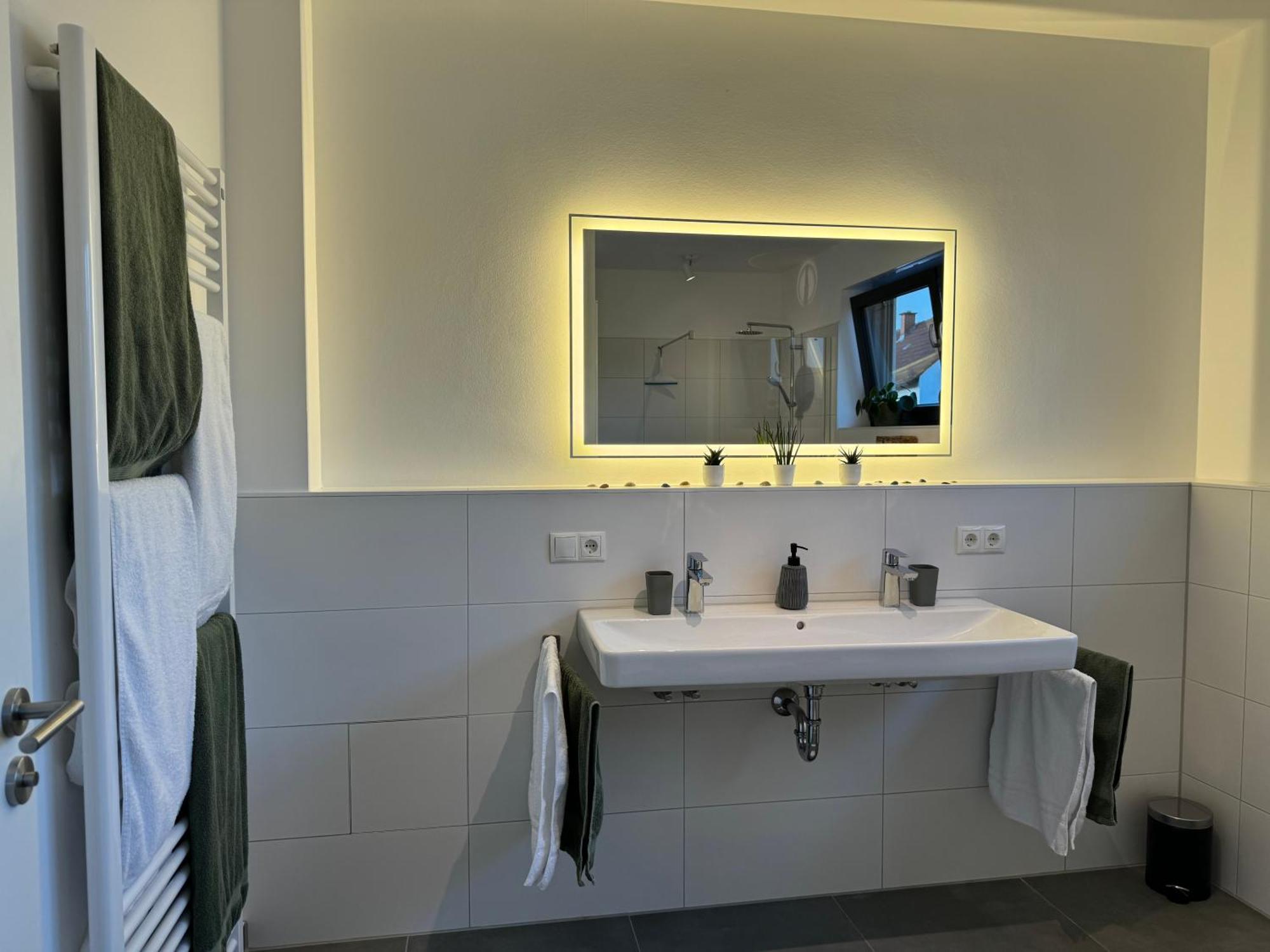 Moderne Ferienwohnung Mit Terrasse, Grill & Privatparkplatz Venningen Eksteriør bilde